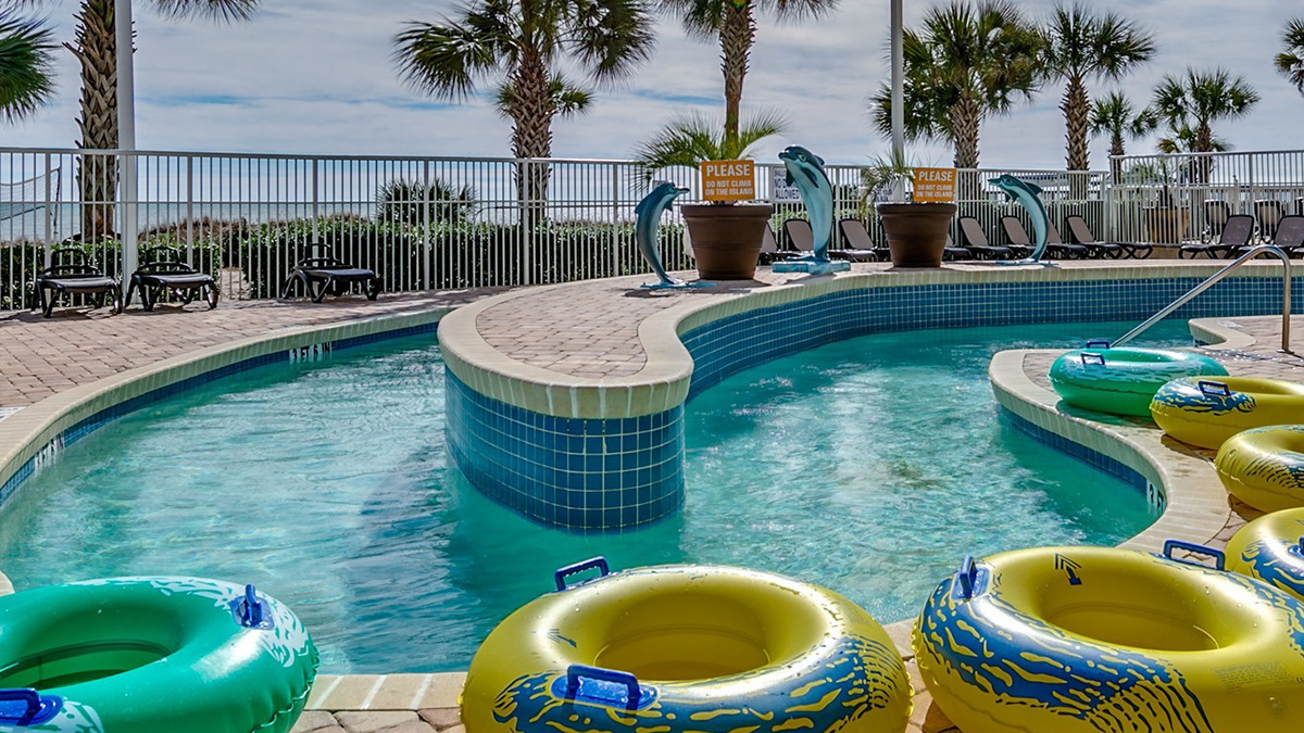 Oceanfront snowbird-friendly condo with beach views, hot tubs, pools, lazy  river - Myrtle Beach