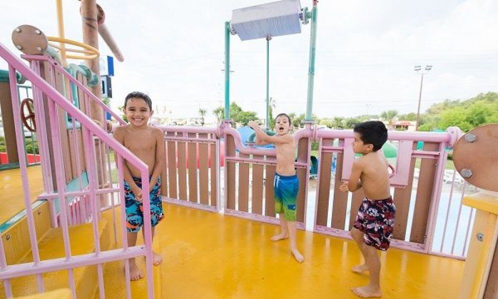 Myrtle Waves Water Park h